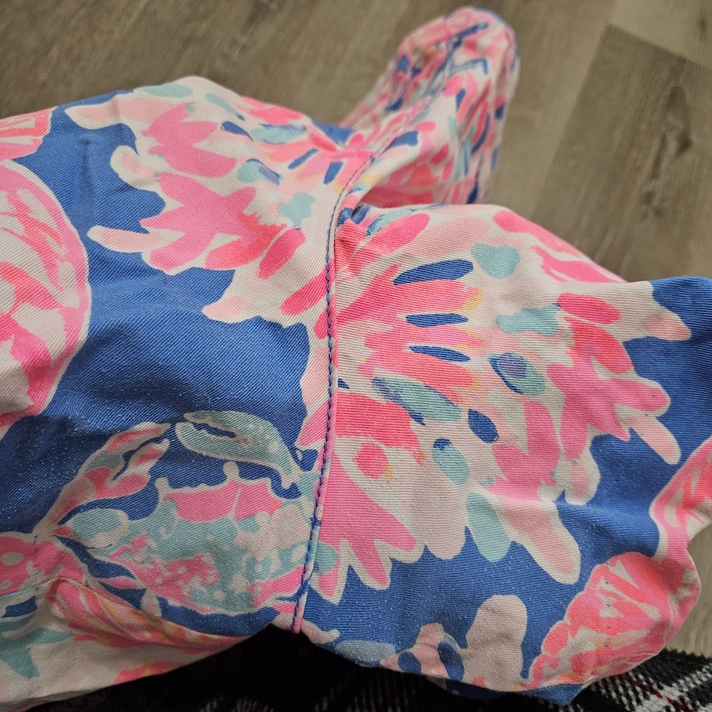Lilly Pulitzer Buttercup Stretch Scallop Hem Shorts Size 12 Pink Blue Floral - Picture 4 of 6
